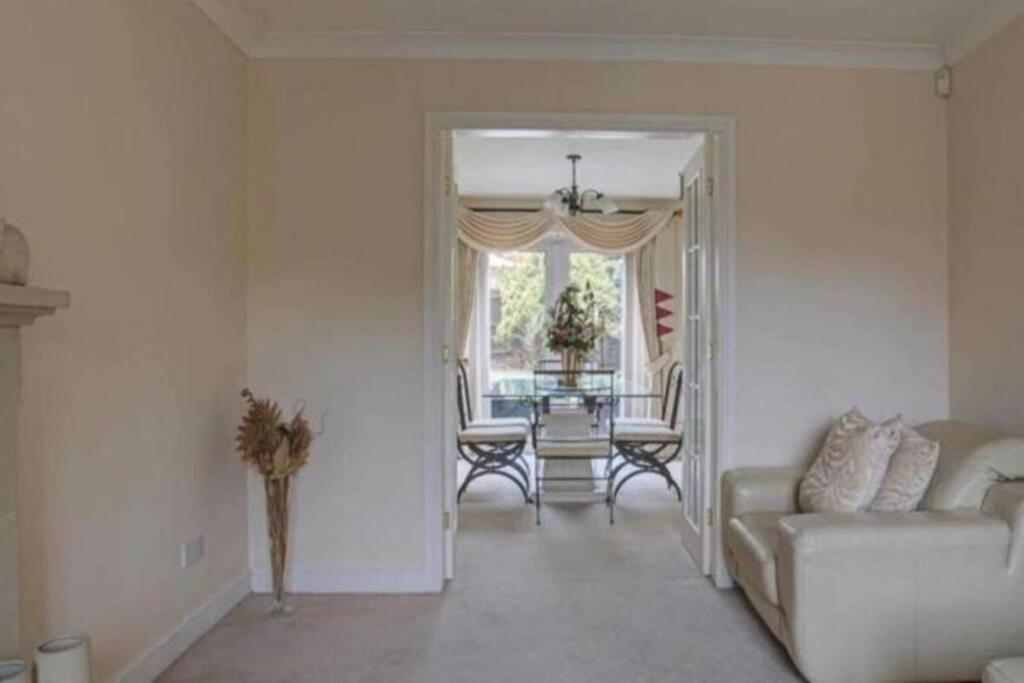 Luxury 4 Bedroom House Manchester Eksteriør billede