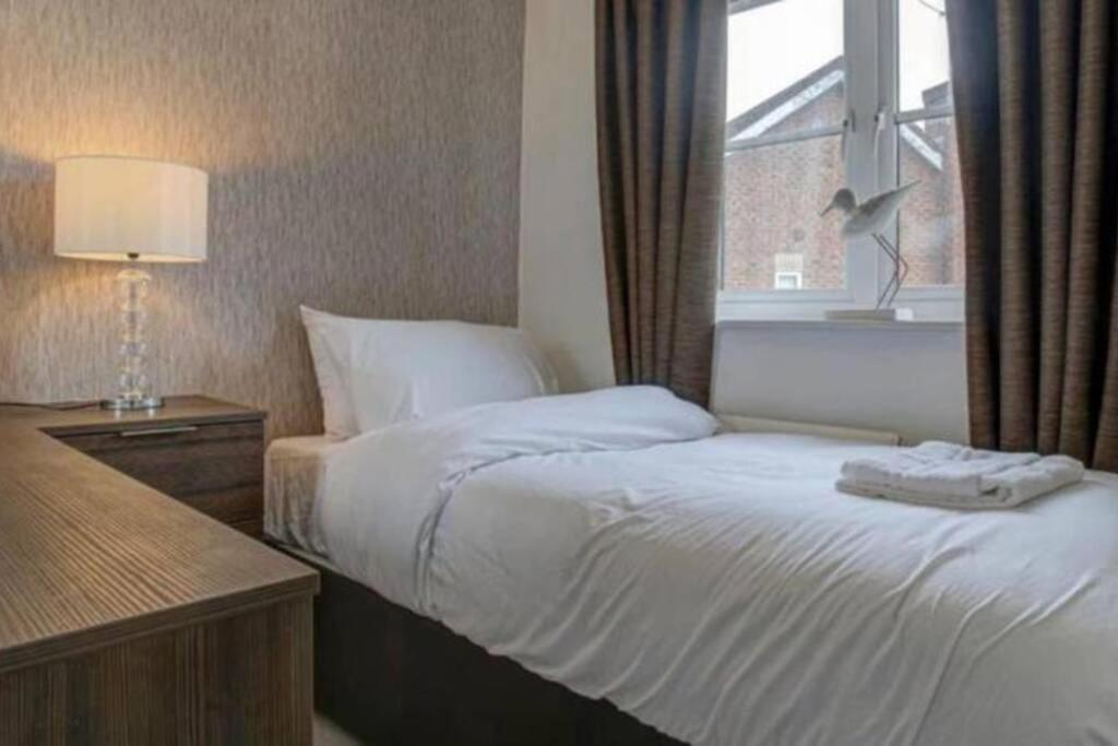 Luxury 4 Bedroom House Manchester Eksteriør billede