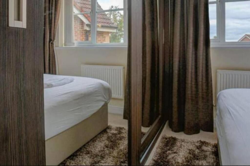 Luxury 4 Bedroom House Manchester Eksteriør billede